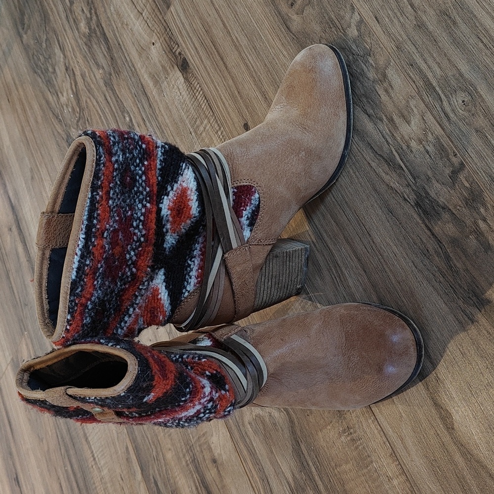 EUC Steve Madden Tolteca Booties - Picture 2 of 10